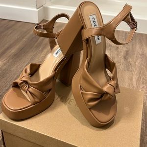 Steve Madden tan light brown chunky platform heels